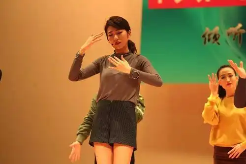 对蕾欧娜而言,与粉丝互动交流是最大的一个挑战.