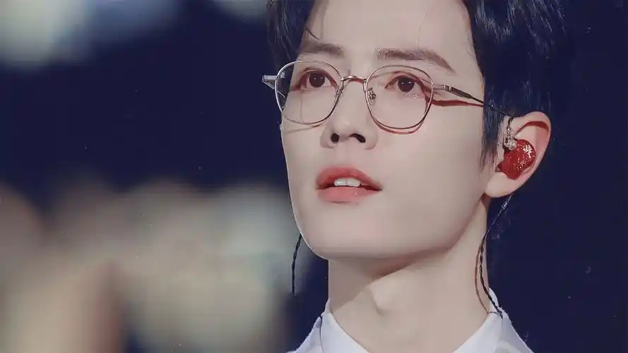 肖战有哪些好看的高清无水印图片(可以当壁纸的那种)? - 知乎