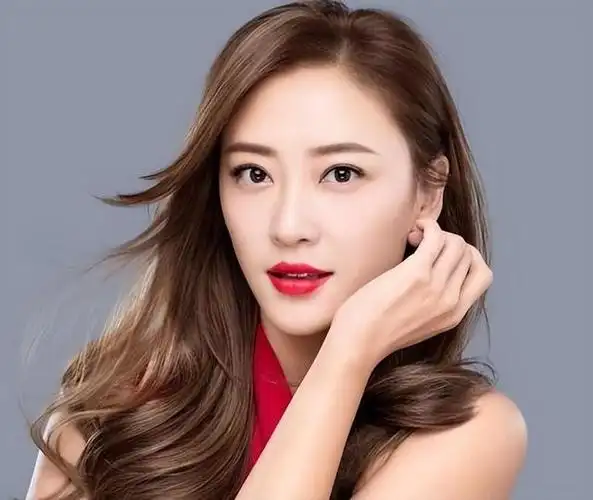 回顾"精明女人"应采儿:为何不选向佐,而是嫁家世一般的陈小春