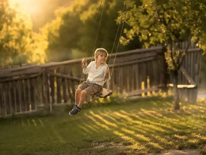 壁纸 可爱的小男孩玩秋千,童年 1920x1440 hd 高清壁纸, 图片, 照片