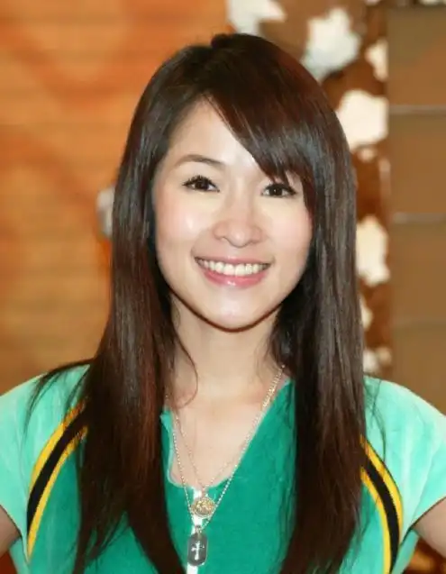 在当时没有ps和精修的年代,萧亚轩还能拍出这么唯美的照片,这颜值真的