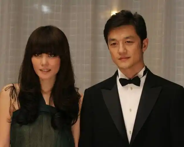 谢霆锋王菲官宣产女?标题党又来了.