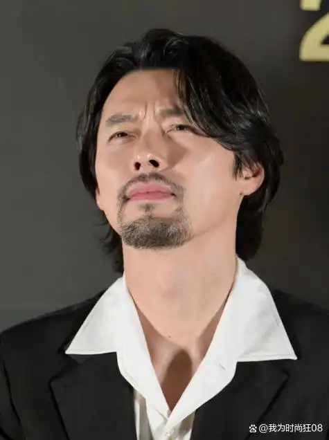 有些胡子不能过短,有些区域胡子又要剃得非常干净,所以想留同款胡型的