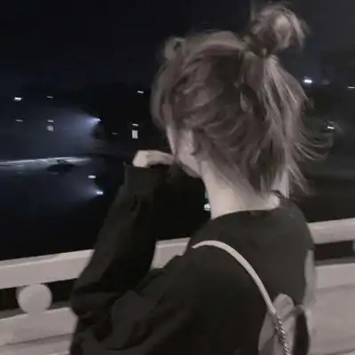 念七 丸子头女生头像