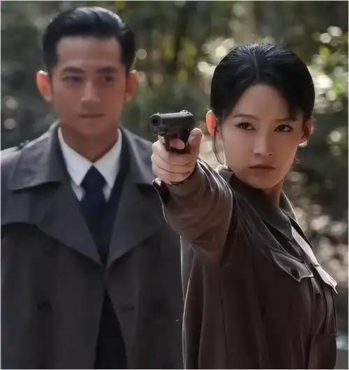 央视剧追风者首播大爆本来冲李沁去的却被41岁女二惊艳了