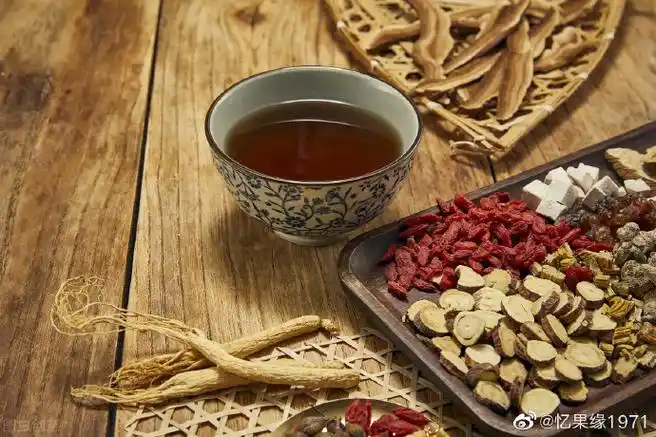 7种家庭常用中成药好用有料,可用作调理1,冰胆搽剂——治热毒内蕴