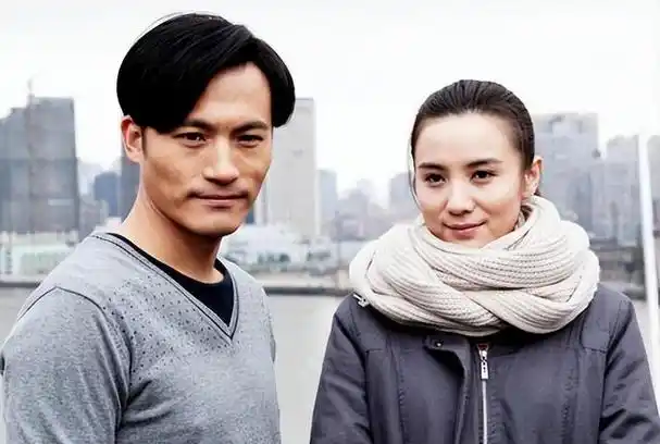 回顾:耿乐与大9岁孔琳分手19年,他娶美娇妻低调生子她55岁未婚