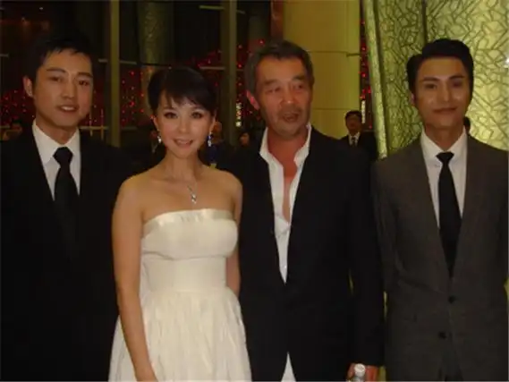 但经过外界种种猜测最后都指向了演员何琳