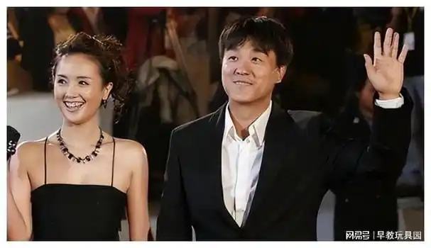 演员何冰:怎么结婚几十年零绯闻?看看他的老婆是谁就明白了