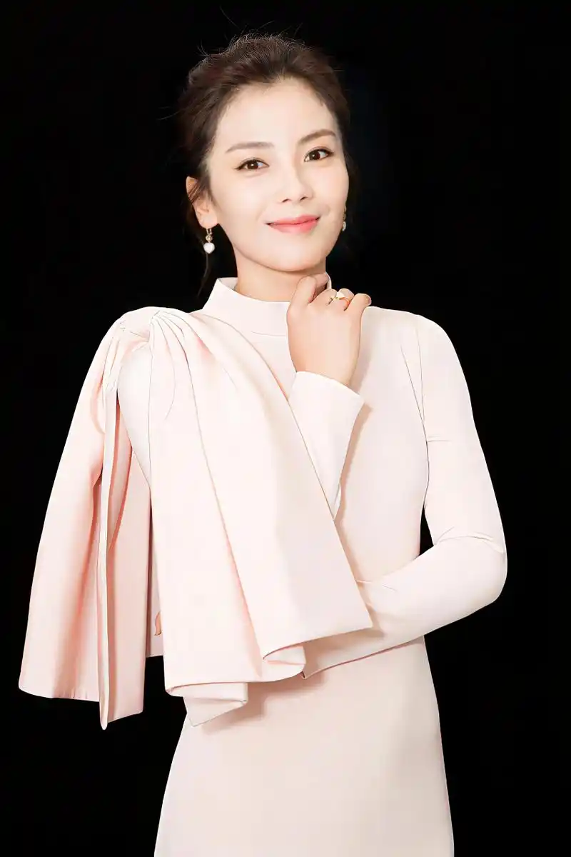 刘涛,1978 年 7 月 12 日出生于江西省南昌市西湖区,毕业于广东外语