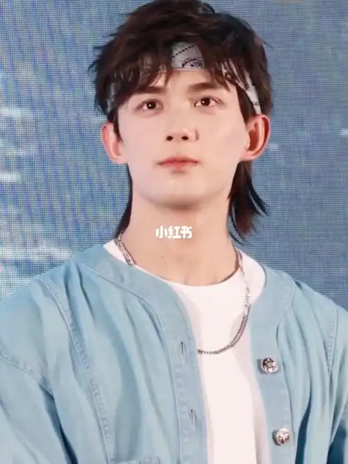 首映礼高清粉拍甜甜的狼尾磊磊