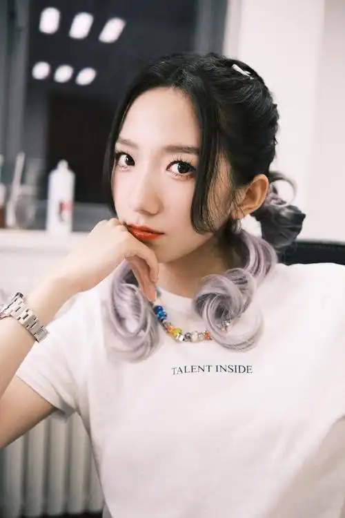 孟美岐超话61#孟美岐舞台2023#散发可爱也很"煎蛋"9799@孟美岐