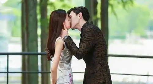 邓伦亲吻过的4位女星,第一个超嫌弃,最后一个很缠绵