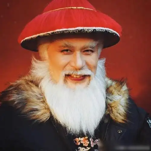 本色出演鳌拜徐锦江化身圣诞老人让你摸摸头