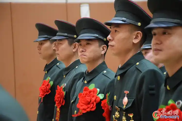 战略支援部队某部举行士兵退役仪式