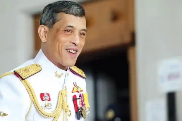 泰国国王拉玛九世10月13日驾崩至今,近两个月的王位悬空正式底定,泰国