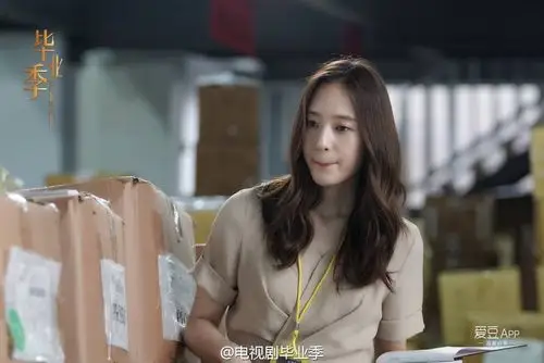 [郑秀晶][新闻]160816 《毕业季》剧照大放送 冉爷抿嘴卖萌睡觉根本停