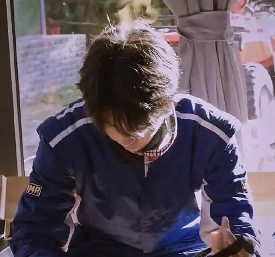 王俊凯氛围感头像