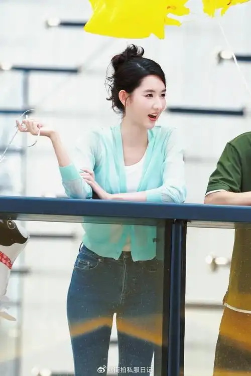 王玉雯超话  开衫 | we11done  牛仔裤 | hidemi