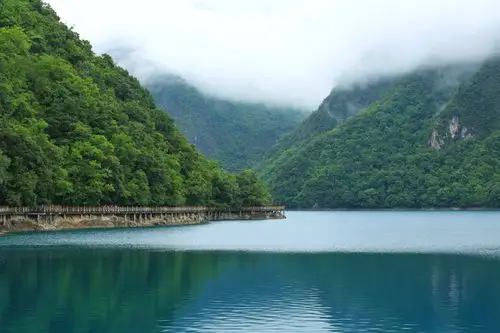 蓝天白云绿草地