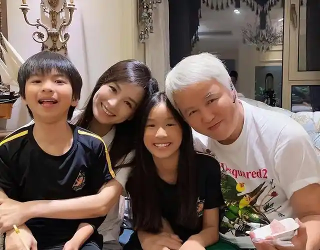 明明年纪相差不大,却看着像两代人,这6位女星把"老公熬成爹"|张庭