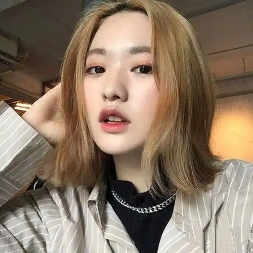 没有刘海的短发很适合春夏季