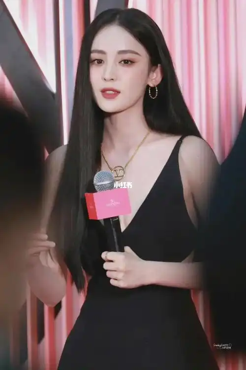 热巴和娜扎谁更美?_迪丽热巴_美颜_娜扎_娱乐_明星娱乐资讯