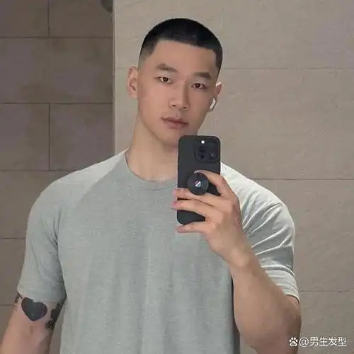 男生秋季"短发"怎么剪?试试这3款发型,干净利落显帅气