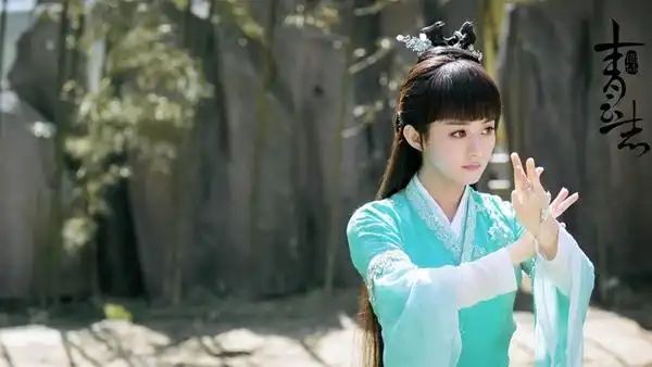 诛仙青云志碧瑶定装照_诛仙青云志碧瑶(赵丽颖)服装手链剧照图片曝光