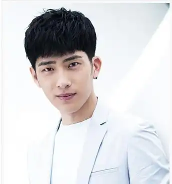 方脸短发发型设计清新帅气散发型男的酷感发型