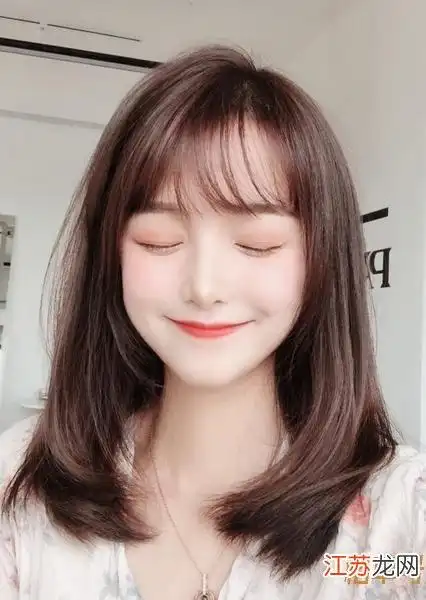 方脸适合齐刘海还是八字刘海,八字刘海适不适合方脸