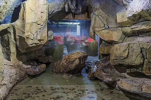 酒窖洞藏酒,山东省安丘市齐鲁酒地,酒文化博物馆地下酒窖