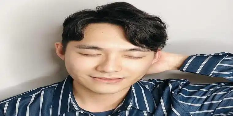 八字刘海教程男生八字刘海时尚帅气