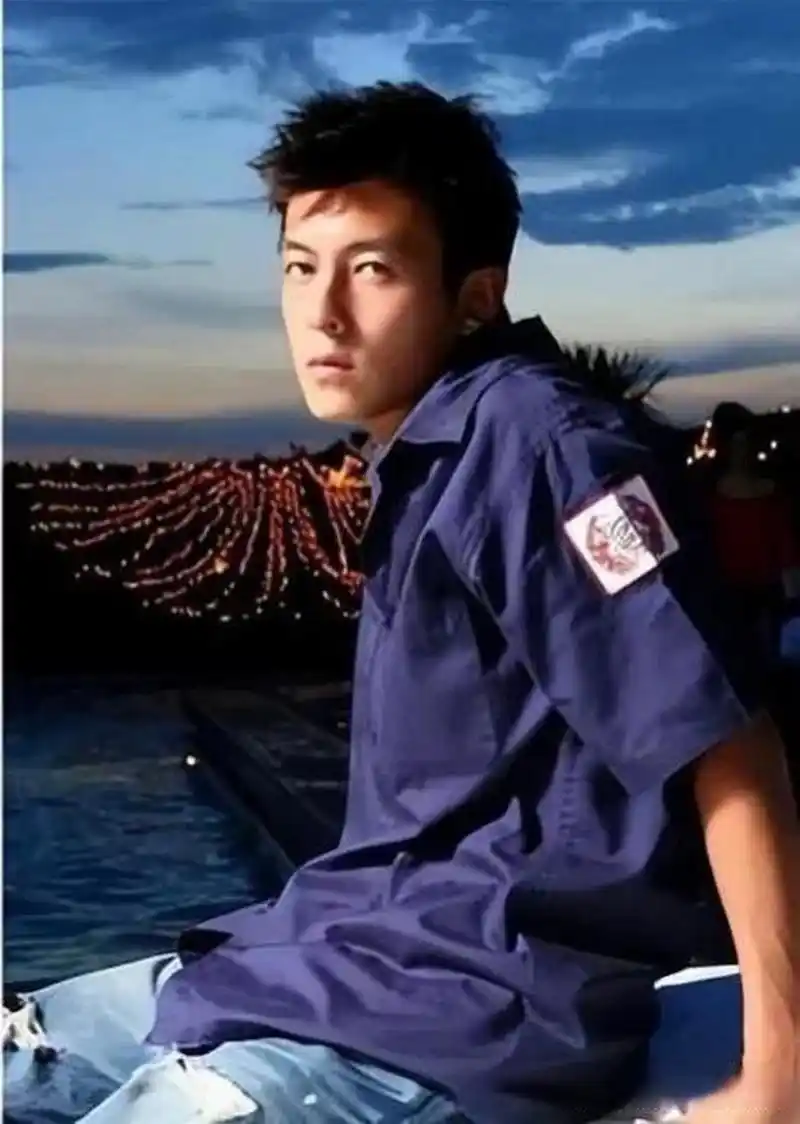 2008年陈冠希的电脑照片搞垮了整个香港娱乐圈.