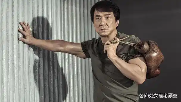 拿成龙跟李小龙进行比较,也许我们从开始就错了,两人除了都是武打明星