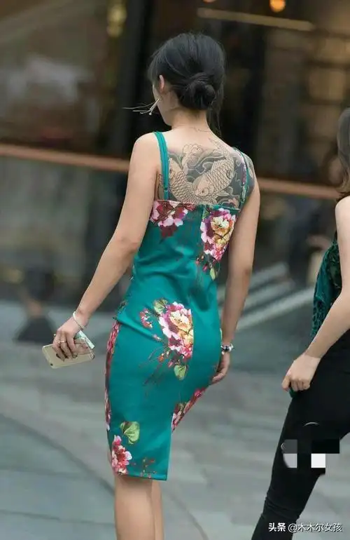 街拍纹身美女姐姐,不一样的时尚味道