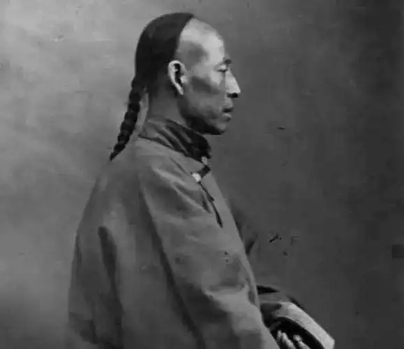古代男子发型是如何演变从将头发挽成髻到清朝后编起麻花辫子
