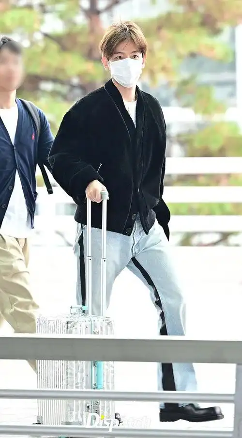 超话@baekhyunee7#边伯贤#bbh bbx231103【dispatch/newsen】仁川机场