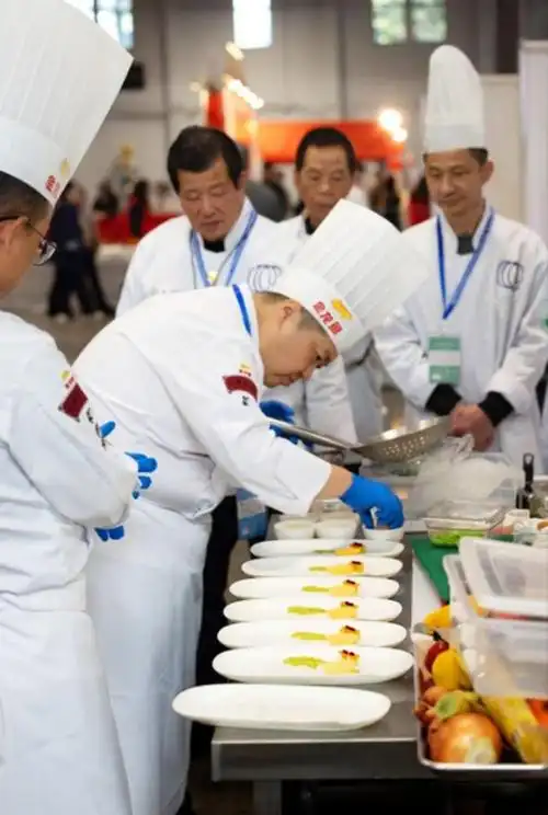 菜品和金龙鱼产品的特点结合得淋漓尽致,通过大赛展现,弘扬中国烹饪