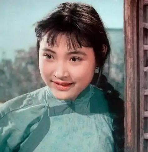 1979年经典老电影《小花》剧照及主演著名影星陈冲的照片