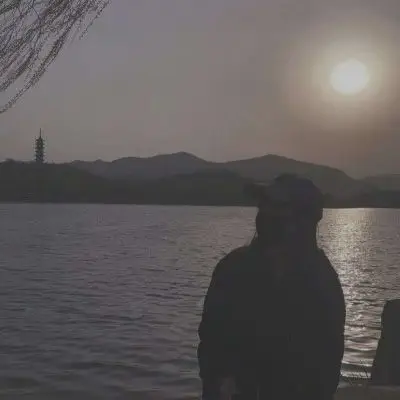 忧郁伤感女生背影头像女生侧面头像唯美伤感2020