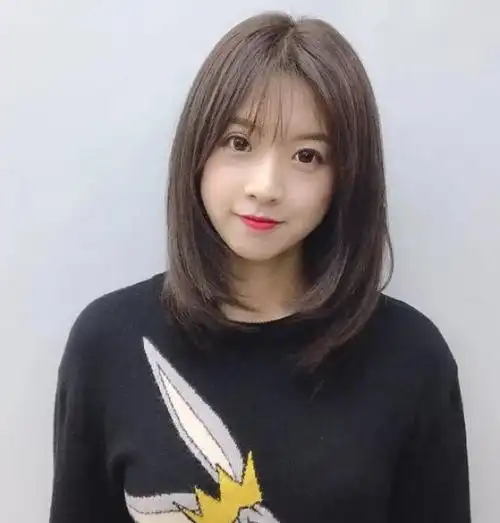 女生前额头碎头发多适合什么发型