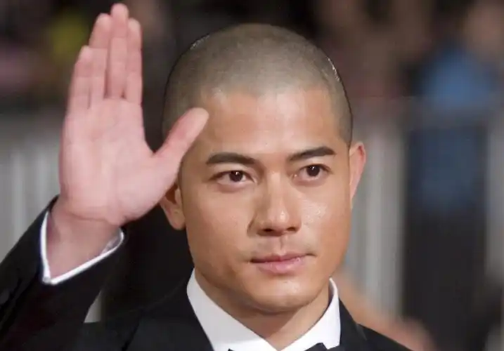 天王郭富城帅了几十年,百变发型功不可没,你学过几款_城头