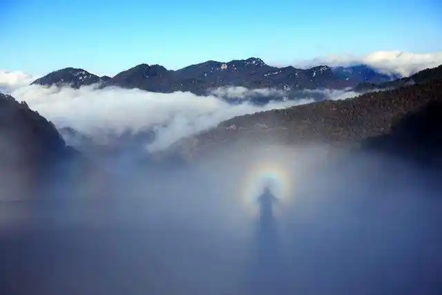 神仙真的存在?没想到乘客坐飞机多次拍到这种照片
