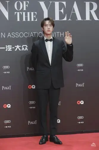 190906 智族gq十周年 @uniq-王一博 cr:logo