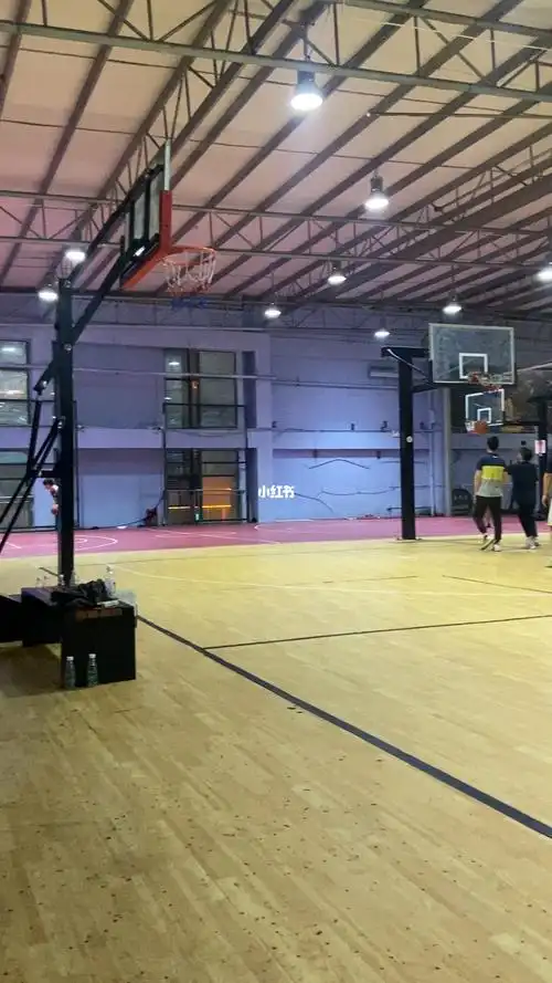 室内篮球场