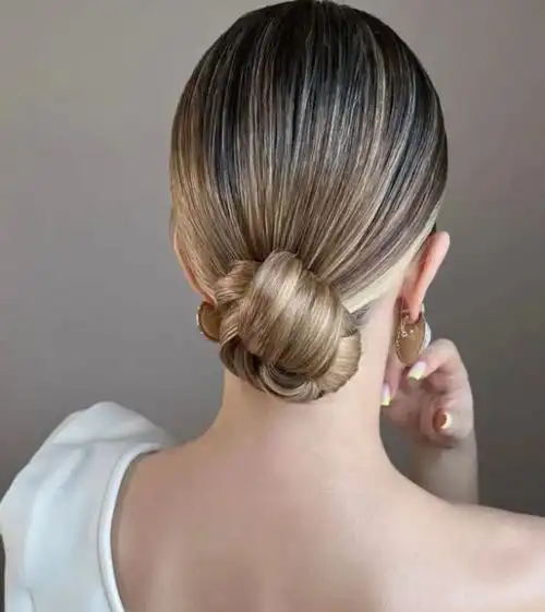 简易法式低发髻推荐 彰显魅力自带高级感_时尚扎发 - 美发站