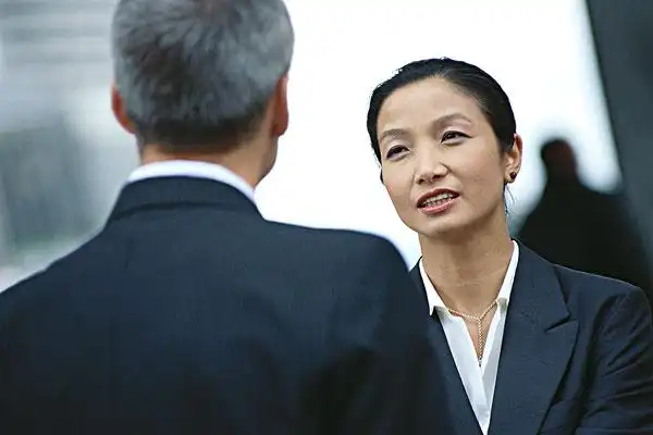 面对面沟通图片