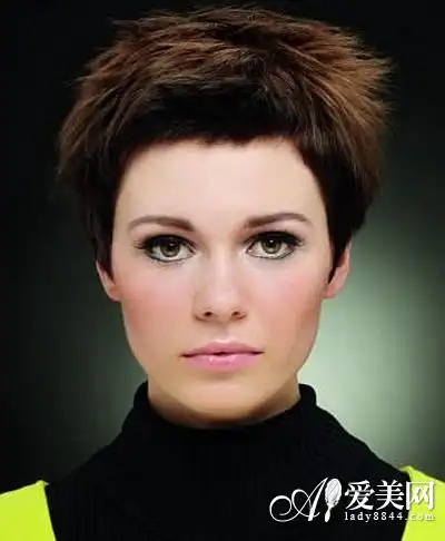 精选露额头的发型凸显超强气场