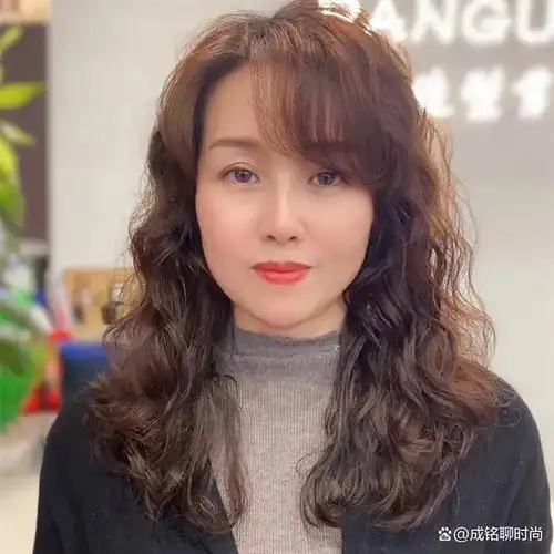 优雅再升级!探索50～55岁女性的新潮发型趋势